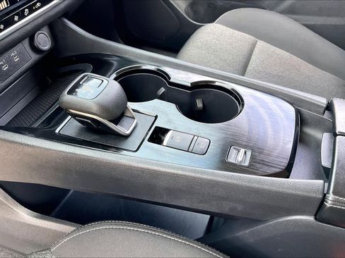 Used 2025 Nissan Rogue SV FWD image 14