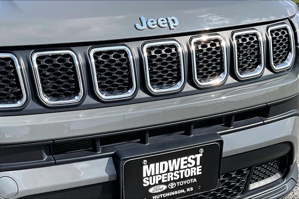 Used 2024 Jeep Compass Latitude w/ Altitude Special Edition AWD/4WD image 29