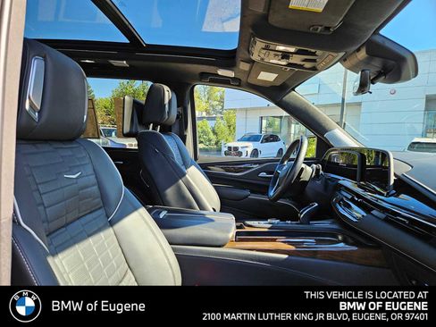 Used 2024 Cadillac Escalade ESV Premium Luxury Platinum AWD/4WD image 11