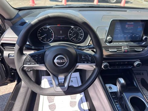 Used 2023 Nissan Altima 2.5 SV AWD/4WD image 18