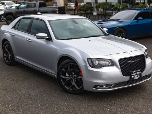 Used 2023 Chrysler 300 S RWD image 2