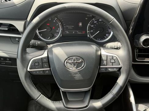 Certified 2024 Toyota Highlander LE AWD/4WD image 11