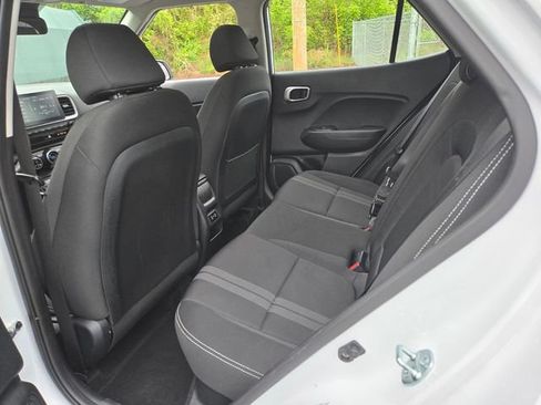 Used 2025 Hyundai Venue SEL FWD image 14