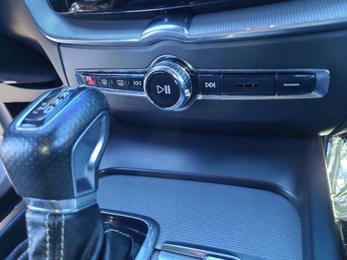 Used 2019 Volvo XC60 T5 R-Design w/ Protection Package Premier image 31