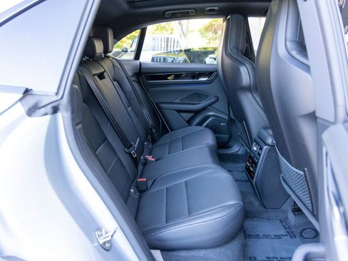 Certified 2025 Porsche Macan Electric RWD image 50