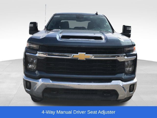 Used 2025 Chevrolet Silverado 3500 LT w/ Convenience Package AWD/4WD image 11