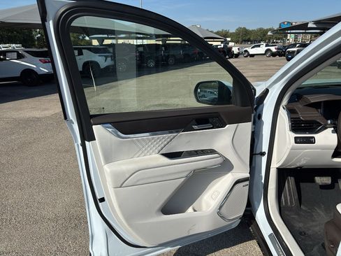 Used 2027 GMC Acadia Denali FWD image 11