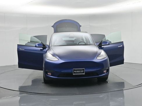 Used 2024 Tesla Model Y Long Range image 30