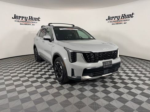 Used 2024 Kia Sorento S w/ Panoramic Sunroof Package image 6