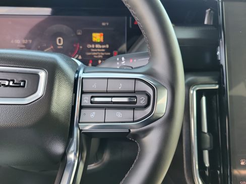 Used 2025 GMC Yukon Denali AWD/4WD image 23