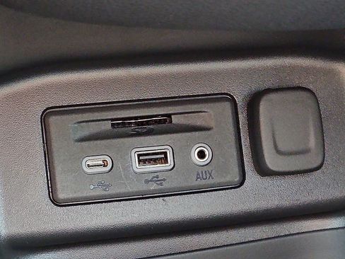 Certified 2023 Chevrolet Equinox LT image 24