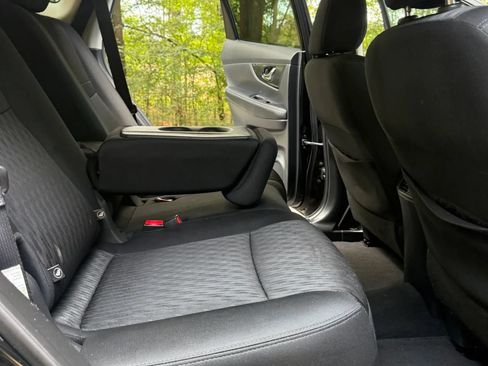 Used 2018 Nissan Rogue SV AWD/4WD image 12