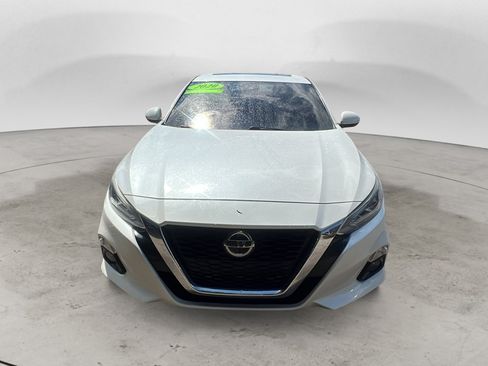 Used 2020 Nissan Altima 2.0 Platinum FWD image 2