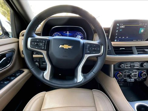 Used 2024 Chevrolet Suburban Premier image 6