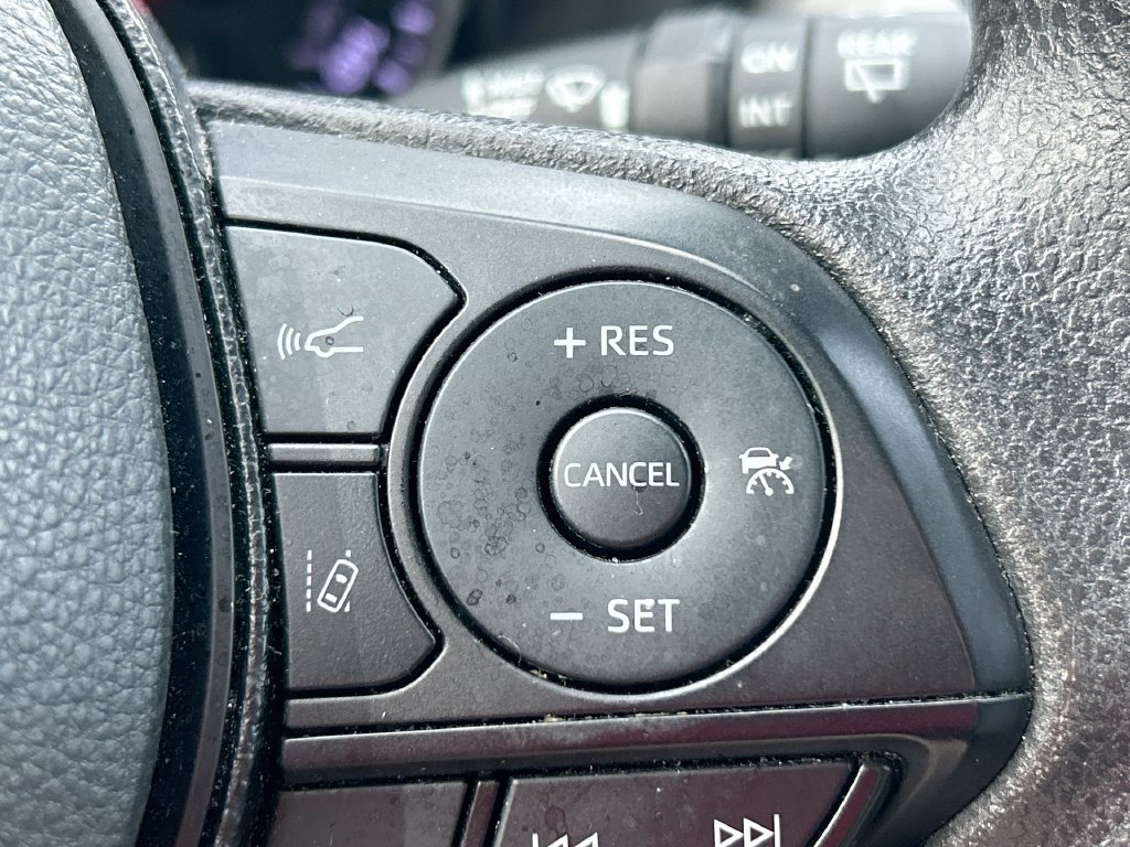 Used 2021 Toyota RAV4 XLE w/ Convenience Package FWD image 18
