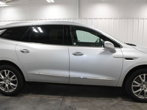 Used 2022 Buick Enclave Premium image 11