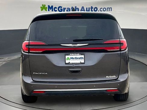 Used 2023 Chrysler Pacifica Touring-L FWD image 5