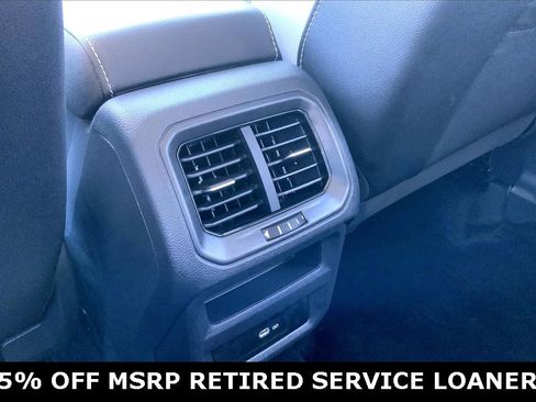 Certified 2025 Volkswagen Taos SE w/ Panoramic Sunroof Package image 32