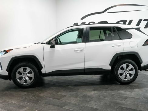 Used 2020 Toyota RAV4 LE FWD image 3