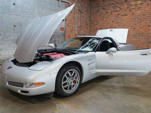 Used 2002 Chevrolet Corvette Z06 w/ Memory Pkg RWD image 25
