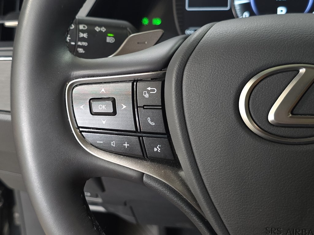 Used 2025 Lexus ES 350 w/ Premium Package FWD image 20