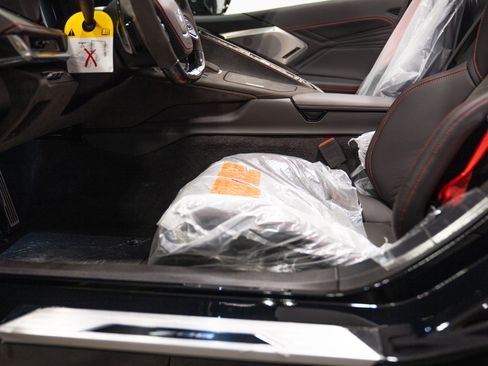 Used 2023 Chevrolet Corvette Z06 w/ Z07 Performance Package RWD image 14