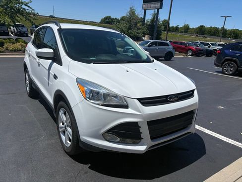 Used 2015 Ford Escape SE w/ Equipment Group 201A AWD/4WD image 7