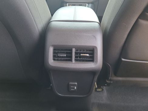 Used 2024 GMC Terrain SLE w/ Driver Convenience Package FWD image 20