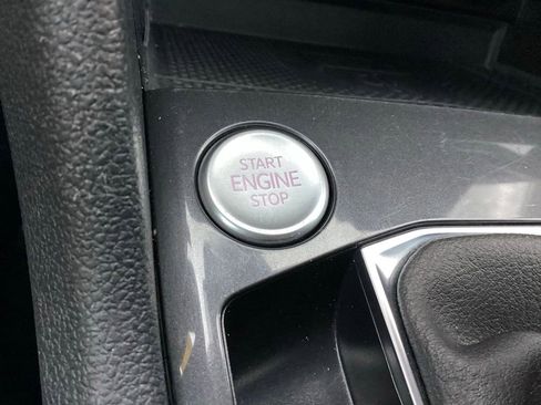 Used 2022 Volkswagen Tiguan SE image 22