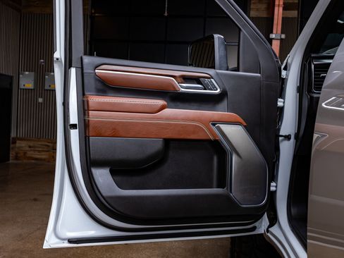 Used 2025 GMC Sierra 2500 Denali Ultimate image 35