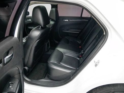 Used 2016 Chrysler 300 Limited RWD image 10