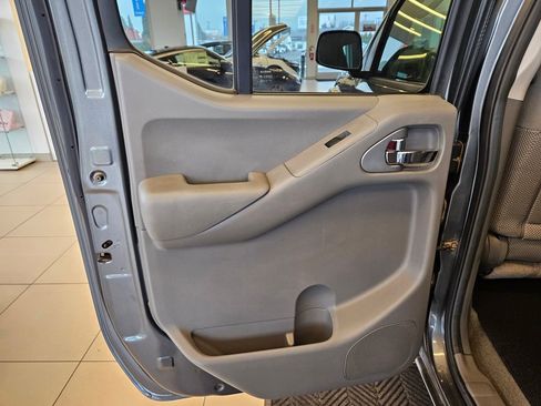 Used 2005 Nissan Frontier SE image 24