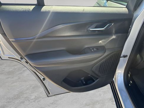 New 2025 Jeep Grand Cherokee Altitude image 17