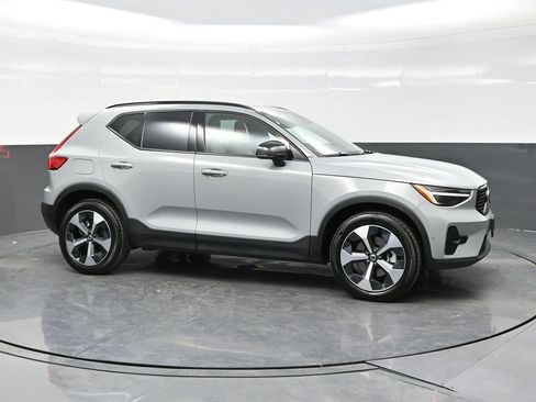 Certified 2026 Volvo XC40 B5 Plus w/ Protection Package Premier AWD/4WD image 8