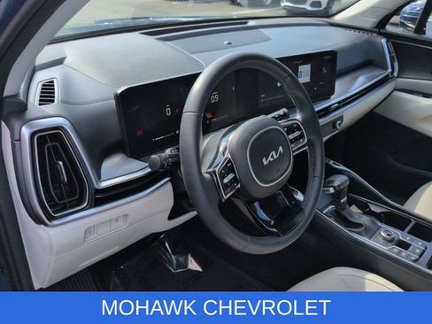 Used 2024 Kia Sorento S AWD/4WD image 11