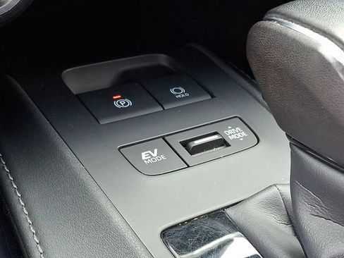 Used 2024 Toyota Venza XLE AWD/4WD image 18