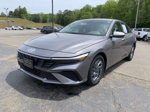 Used 2024 Hyundai Elantra SEL FWD image 7