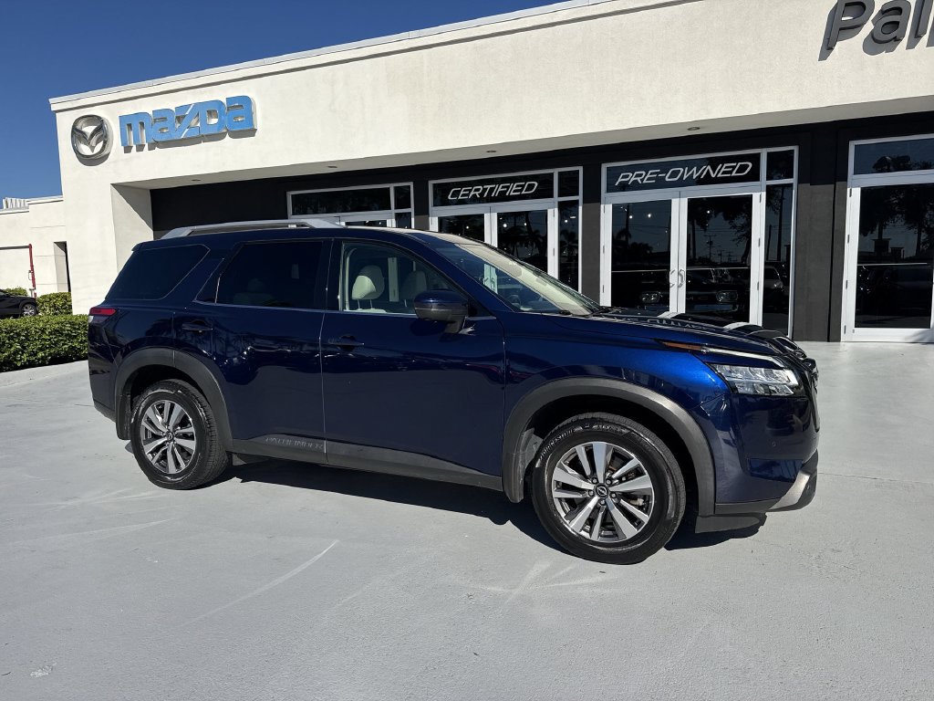 Used 2022 Nissan Pathfinder SL w/ SL Black Package AWD/4WD image 6