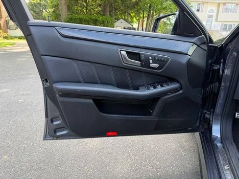 Used 2016 Mercedes-Benz E 400 Sedan image 20
