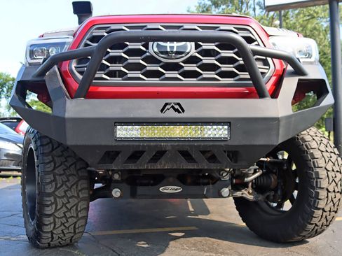 Used 2017 Toyota Tacoma TRD Off-Road AWD/4WD image 12