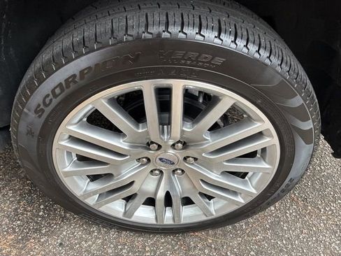 Used 2024 Ford Expedition Max Limited image 12