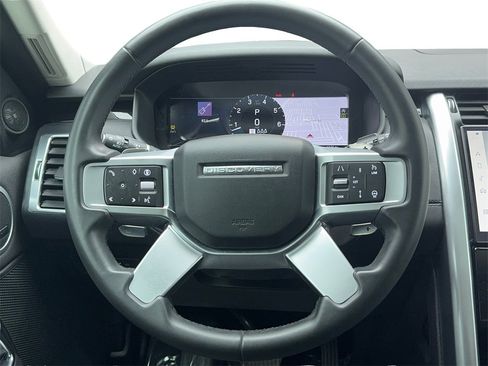 Used 2024 Land Rover Discovery S image 19