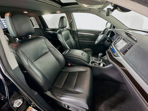 Used 2019 Toyota Highlander XLE image 33