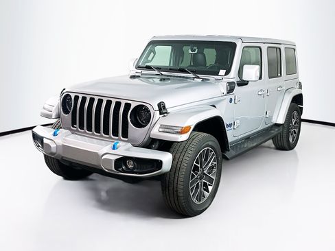 Used 2023 Jeep Wrangler Unlimited Sahara AWD/4WD image 3
