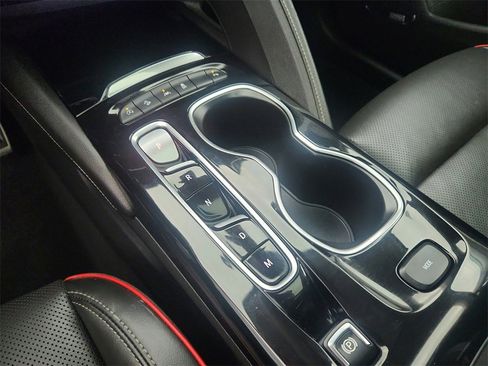 Used 2022 Buick Envision Essence w/ Technology Package I image 16