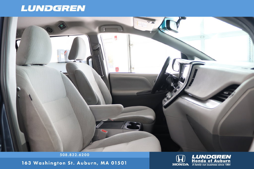 Used 2017 Toyota Sienna LE AWD/4WD image 16