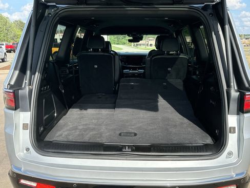 Used 2022 Jeep Wagoneer Series III w/ Flexible Seating Group AWD/4WD image 25