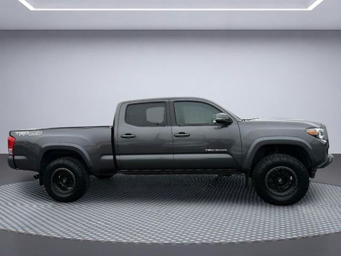 Used 2016 Toyota Tacoma TRD Sport w/ Premium & Technology Package AWD/4WD image 8
