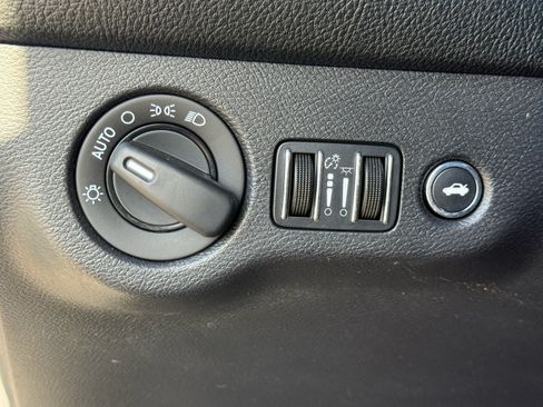 Used 2016 Dodge Challenger SXT RWD image 19