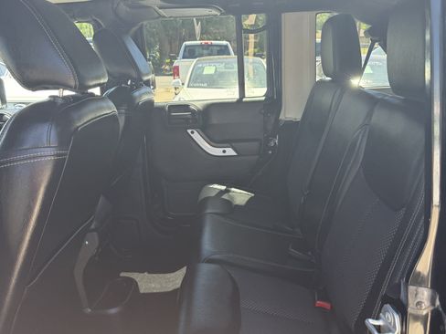 Used 2015 Jeep Wrangler Unlimited Sahara AWD/4WD image 10